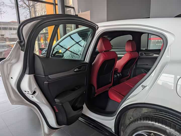 Alfa Romeo Stelvio 2023 2.0 T 280 HP Veloce — фото 7