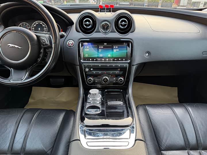 Jaguar XJ 2018 XJL 3.0 SC 2 WD — фото 19