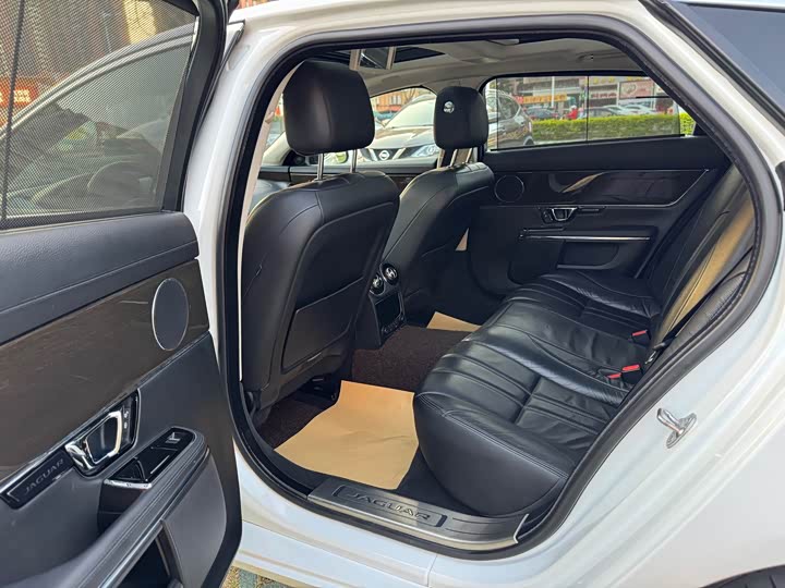 Jaguar XJ 2018 XJL 3.0 SC 2 WD — фото 11