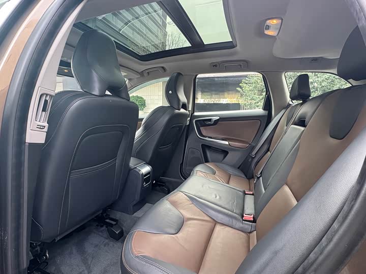 Volvo XC60 2015 T 5 AWD — фото 12