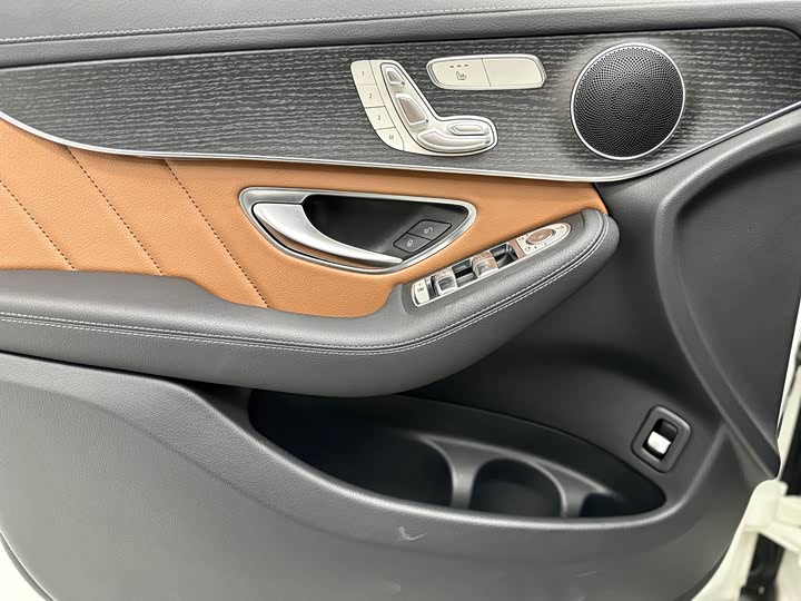 Mercedes-Benz GLC 2023 GLC 300 4 MATIC SUV — фото 7