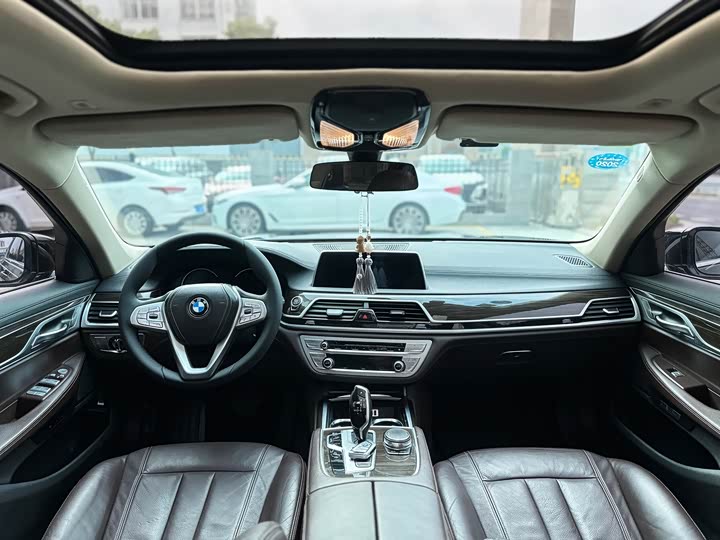 BMW 7 Series 730Li продвинутая — фото 13