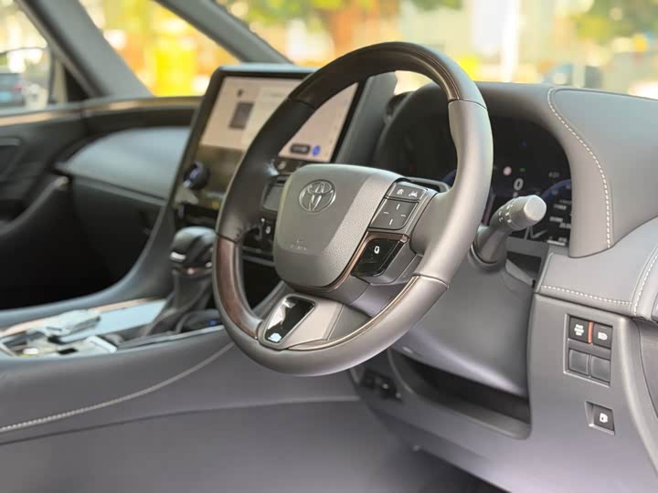 Toyota Alphard — фото 9