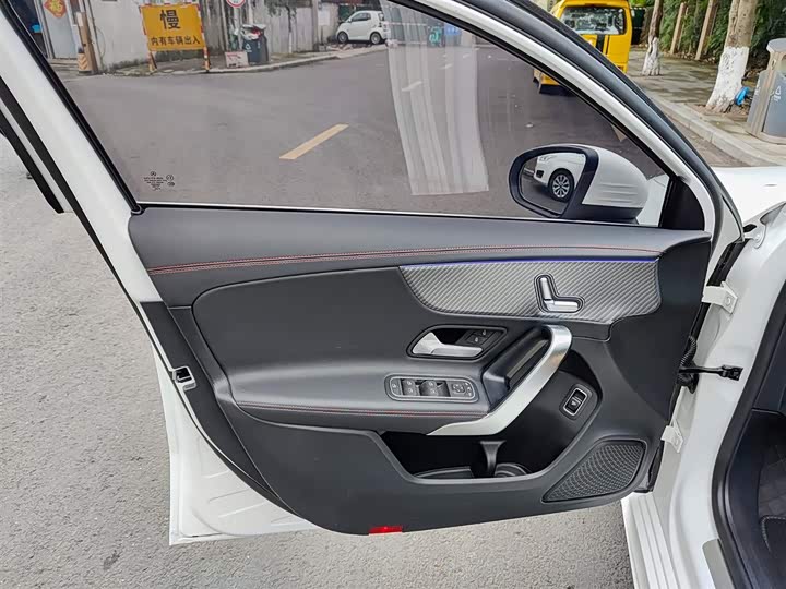 Mercedes-Benz A-Class 2023 A 200 L — фото 6