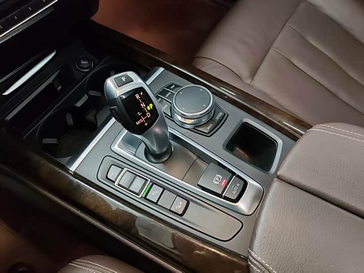 BMW X5 2015 x Drive 28i — фото 10