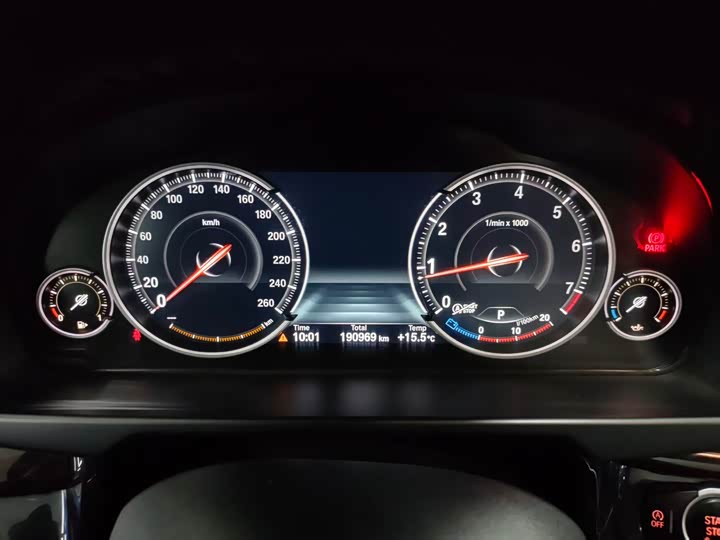 BMW X5 2015 x Drive 28i — фото 14