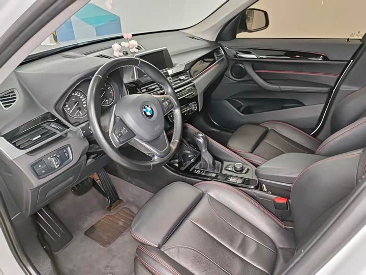 BMW X1 2018 s Drive 18 Li — фото 6