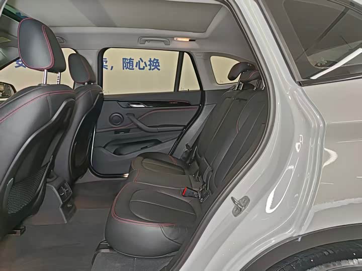 BMW X1 2018 s Drive 18 Li — фото 8