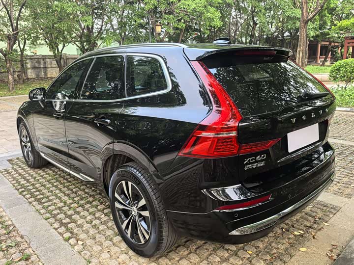 Volvo XC60 2022 B 5 4 WD — фото 21