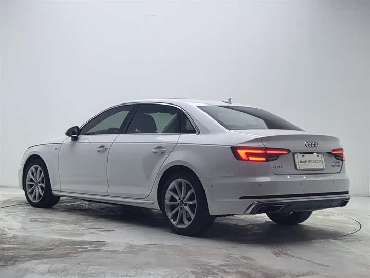 Audi A4L 2019 40 TFSI VI — фото 7