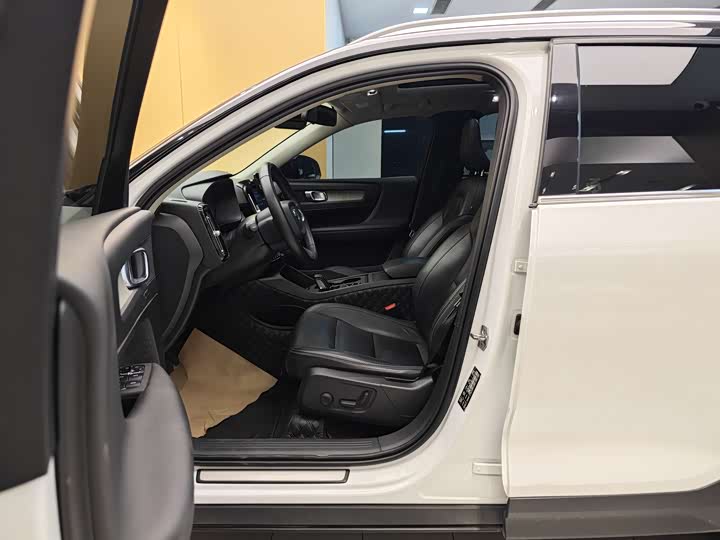 Volvo XC40 2020 T 3 — фото 14
