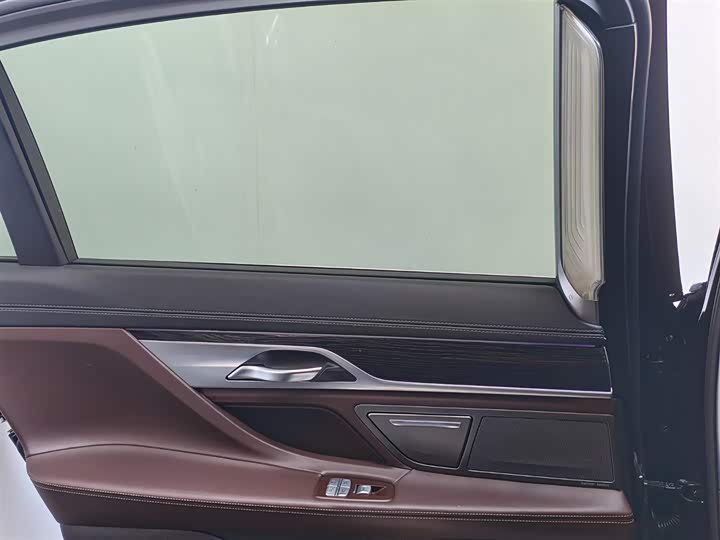 BMW 7-Series 2016 740 Li Leading — фото 11