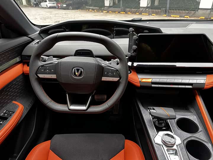 Changan UNI-V 2023 1.5 T — фото 14