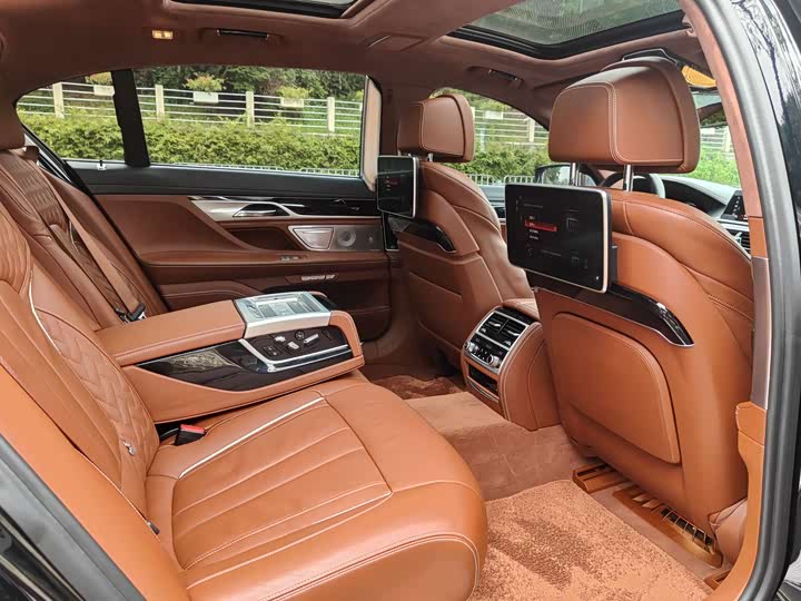 BMW 7-Series 2018 750 Li x Drive M — фото 22