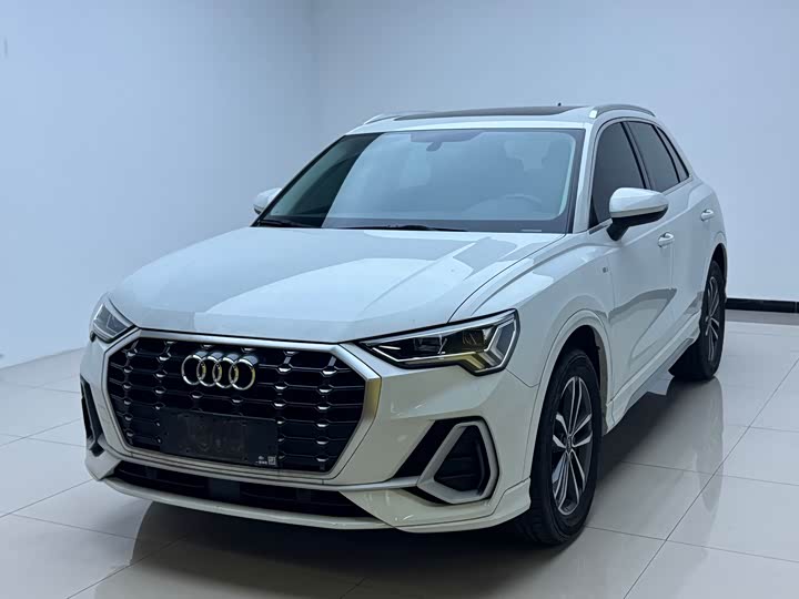Audi Q3 2022 35 TFSI — фото 1