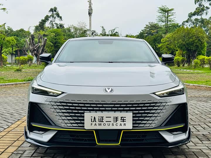 Changan UNI-V 2023 1.5 T — фото 2