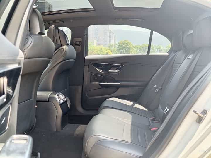 Mercedes-Benz C-Class 2024 C 260 L — фото 5