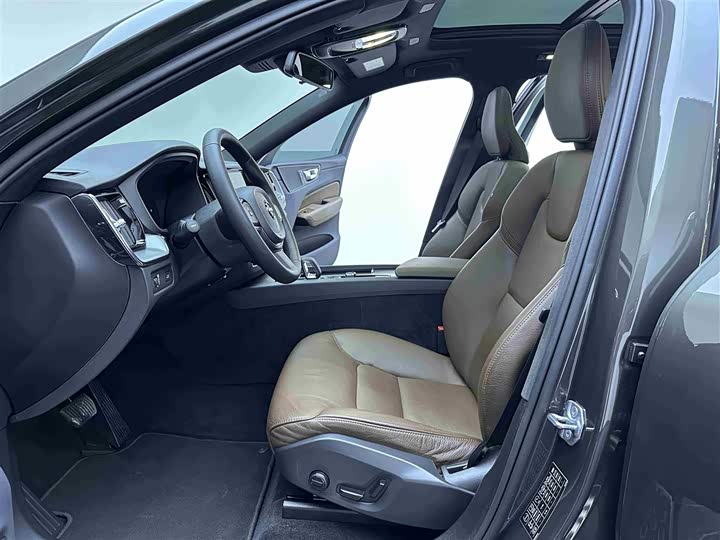Volvo XC60 2022 B 5 4 WD — фото 8