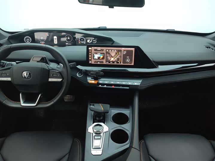 Changan UNI-V 2022 1.5 T — фото 12