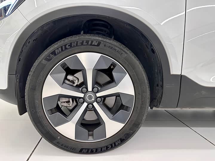 Volvo XC40 2025 B 4 WD — фото 13