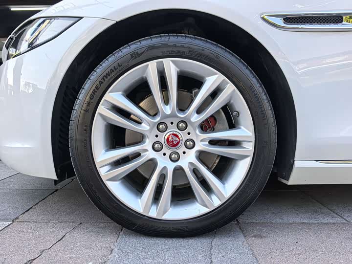 Jaguar XEL 2019 2.0 T 200 PS — фото 24