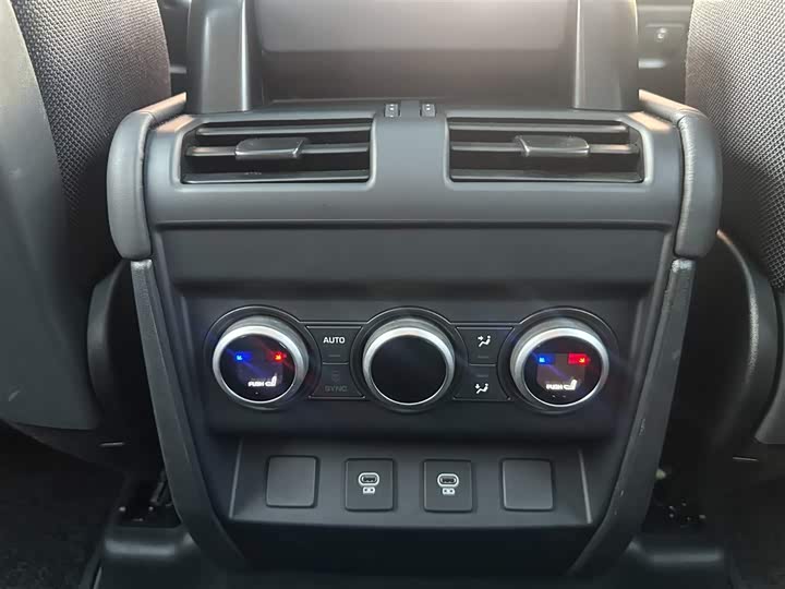 Land Rover Defender — фото 19