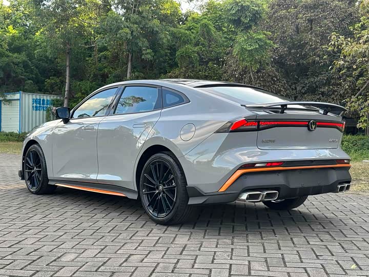 Changan UNI-V 2024 1.5 T Sport — фото 6