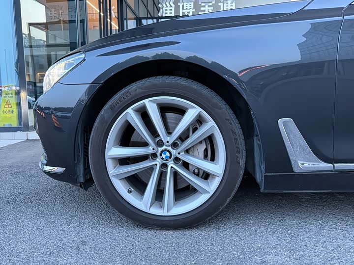 BMW 7 Series 750Li xDrive — фото 10