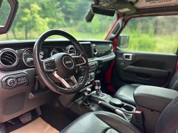 Jeep Wrangler — фото 10