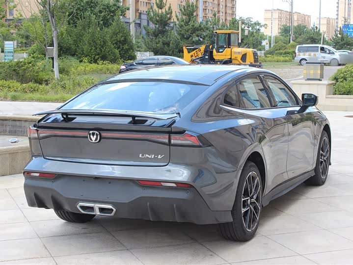 Changan UNI-V 2024 i DD 136km — фото 6