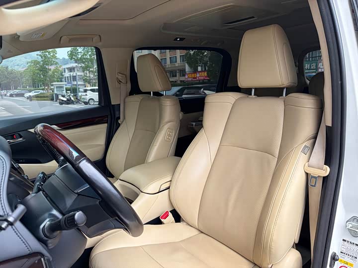 Toyota Alphard — фото 8