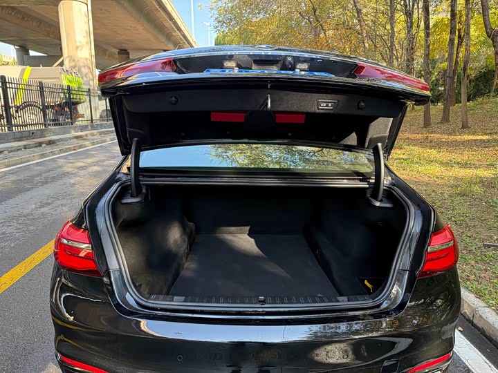 BMW 7-Series 2016 730 Li Leading — фото 16