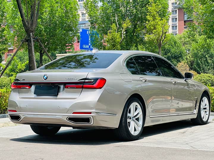 BMW 7 Series 750Li xDrive — фото 14