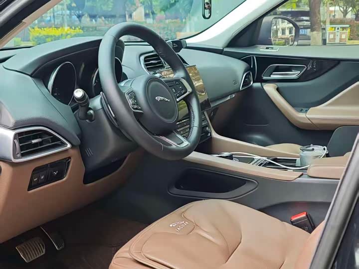 Jaguar F-PACE 2018 2.0 T 4 WDR-Sport — фото 6