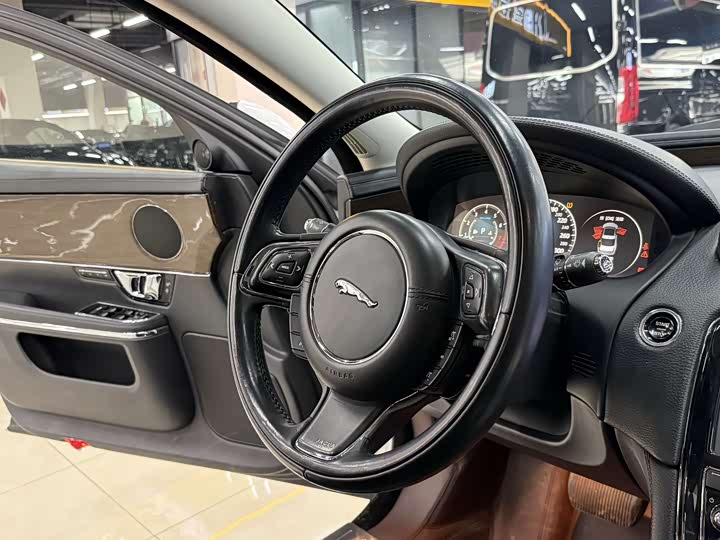 Jaguar XJ 2016 XJL 3.0 SC 2 WD — фото 23