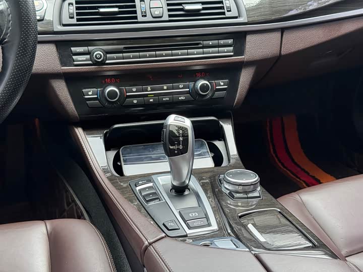 BMW 5 Series 525Li — фото 10