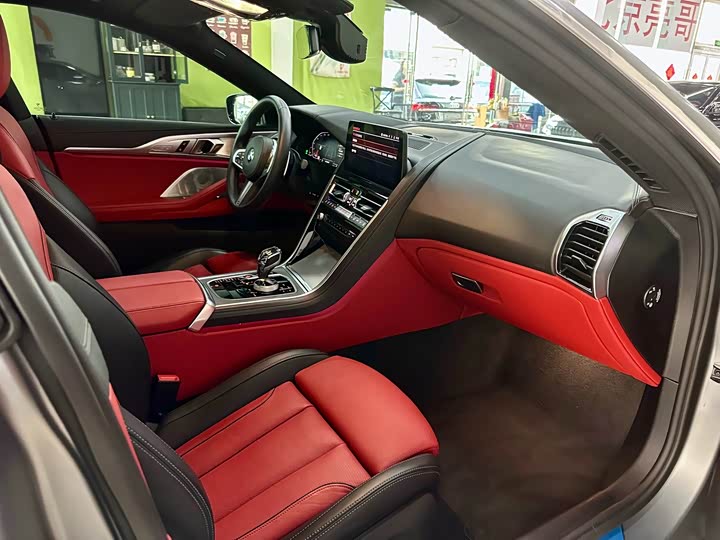 BMW 8-Series 2022 840i x Drive M — фото 26