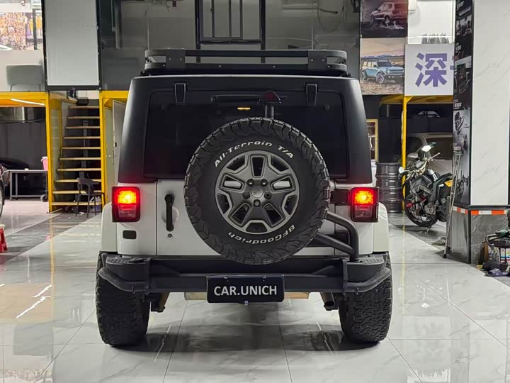 Jeep Wrangler — фото 6