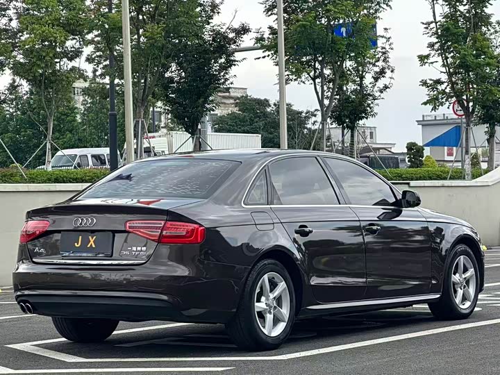Audi A4L 35 TFSI автомат стандарт — фото 11