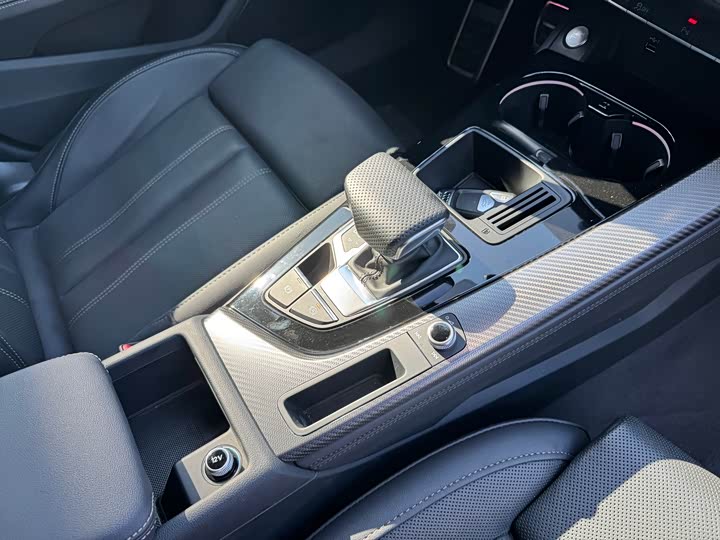 Audi A4L 2024 40 TFSI quattro RS — фото 18