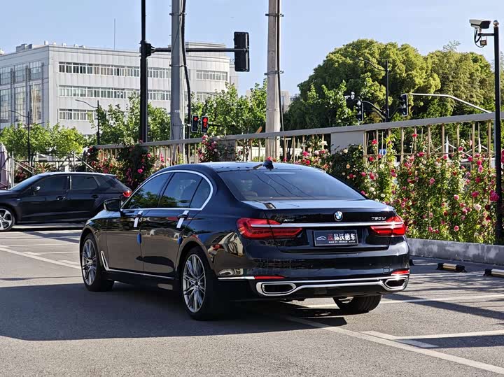BMW 7-Series 2017 750 Li x Drive — фото 6