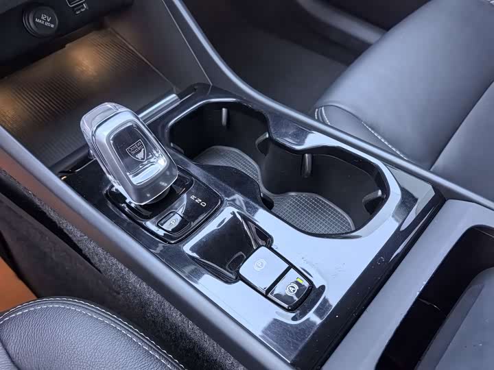 Volvo XC40 2020 T 4 WD — фото 12