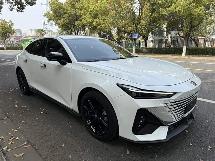 Changan UNI-V 2023 1.5 T — фото 19