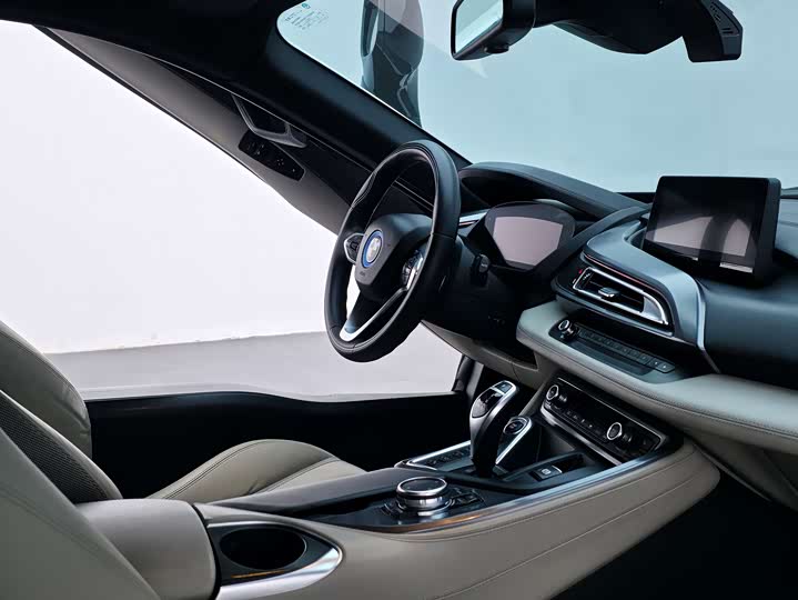 BMW i8 2014 Standard — фото 33