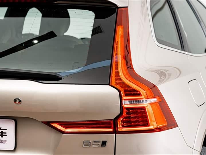 Volvo XC60 2025 B 5 4 WD — фото 9