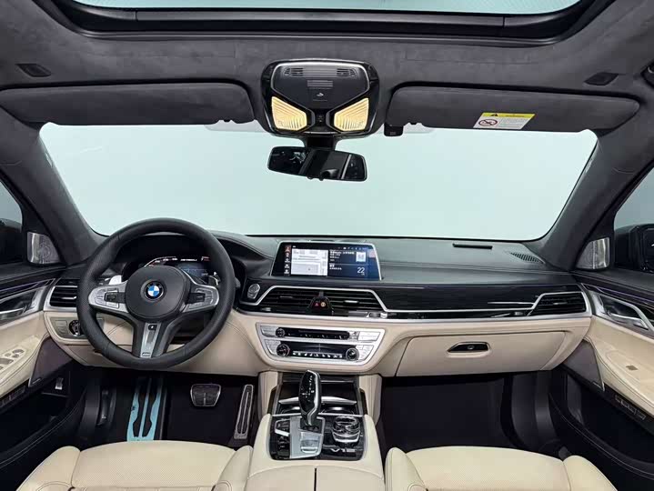 BMW 7-Series 2017 M 760 Li x Drive — фото 7
