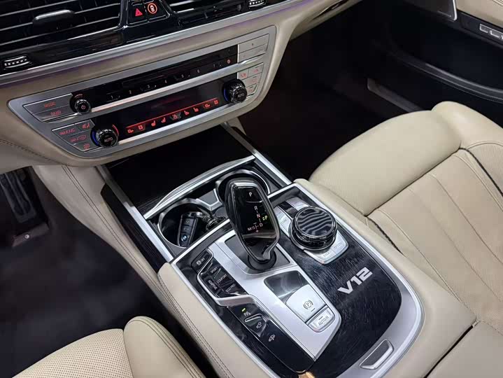 BMW 7-Series 2017 M 760 Li x Drive — фото 21