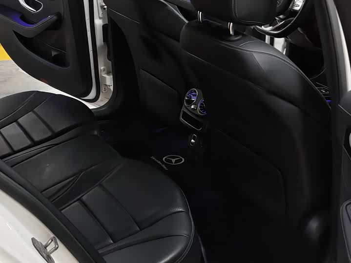 Mercedes-Benz C-Class C 260 L — фото 12