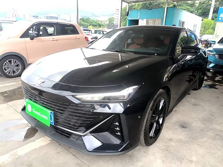 Changan UNI-V 2022 1.5 T — фото 1