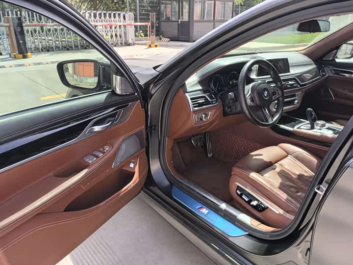 BMW 7-Series 2018 740 Li x Drive M — фото 10